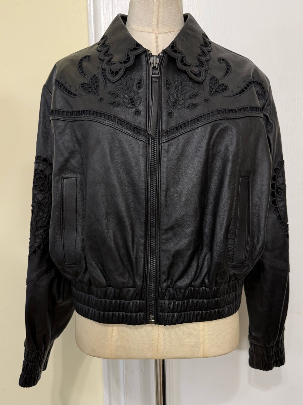Farm Rio
Black Richelieu Heart Leather Jacket - Picture 5 of 16